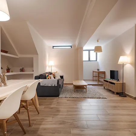 Santos Gem Iii - Space In Trendy Neighborhood *