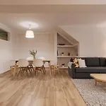 Santos Gem Iii - Space In Trendy Neighborhood *