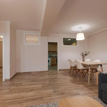 Daire Santos Gem Iii - Space In Trendy Neighborhood